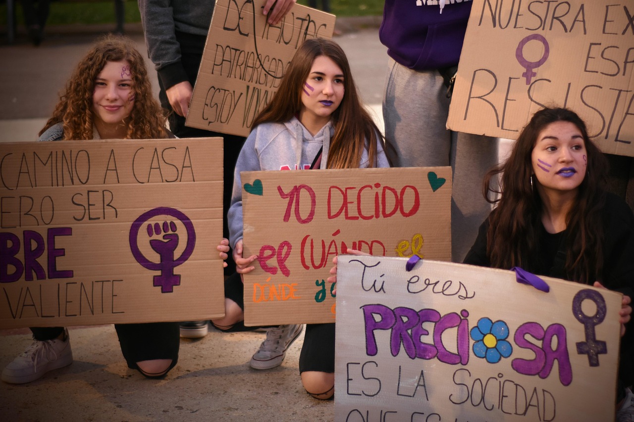 découvrez les enjeux et les conséquences de la disparité entre les genres. cette étude approfondie explore les inégalités persistantes dans divers domaines, notamment l'emploi, l'éducation et la santé, et propose des solutions pour promouvoir l'égalité des sexes.